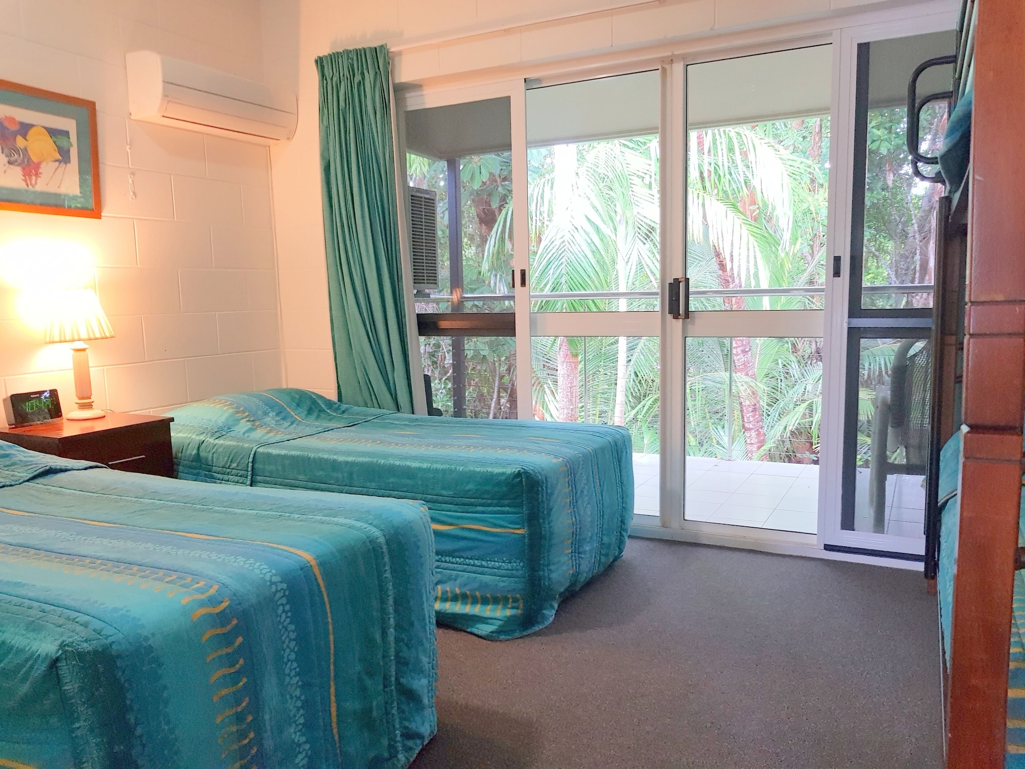 2 BEDROOMS, TOWN HOUSE