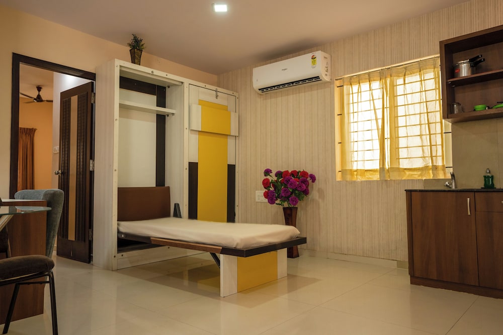 4 Seasons Suites 39/50