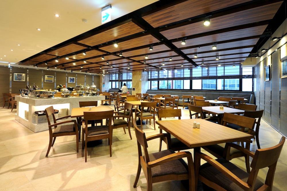 INTERNATIONAL CITIZEN HOTEL 17/26