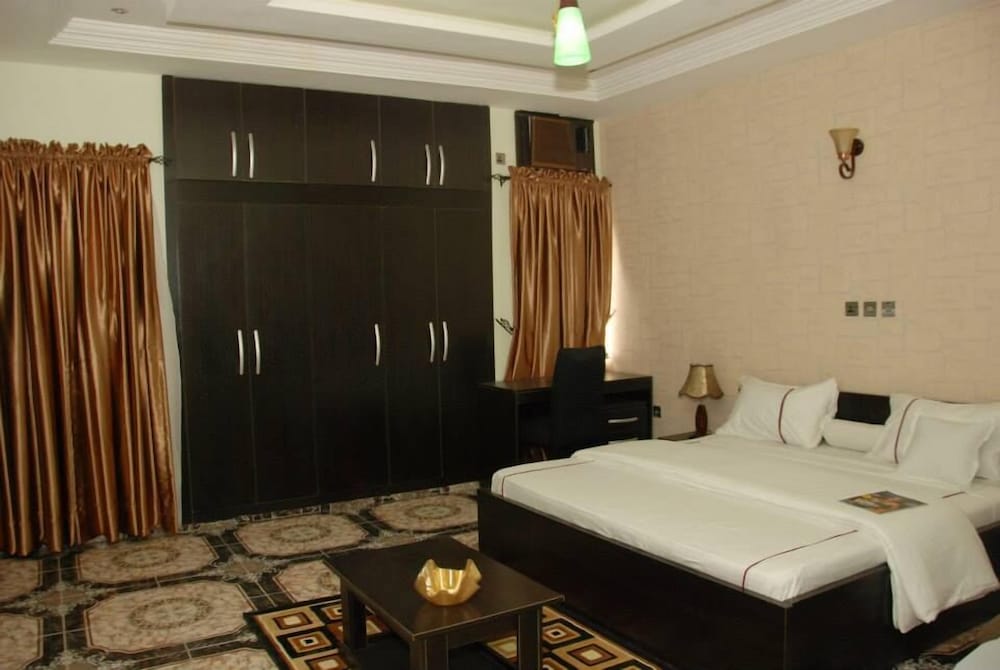 EXECUTIVE, SUITE