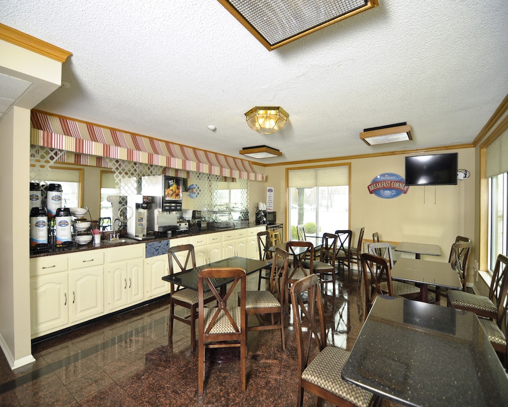 Baymont By Wyndham Sandusky 27/40