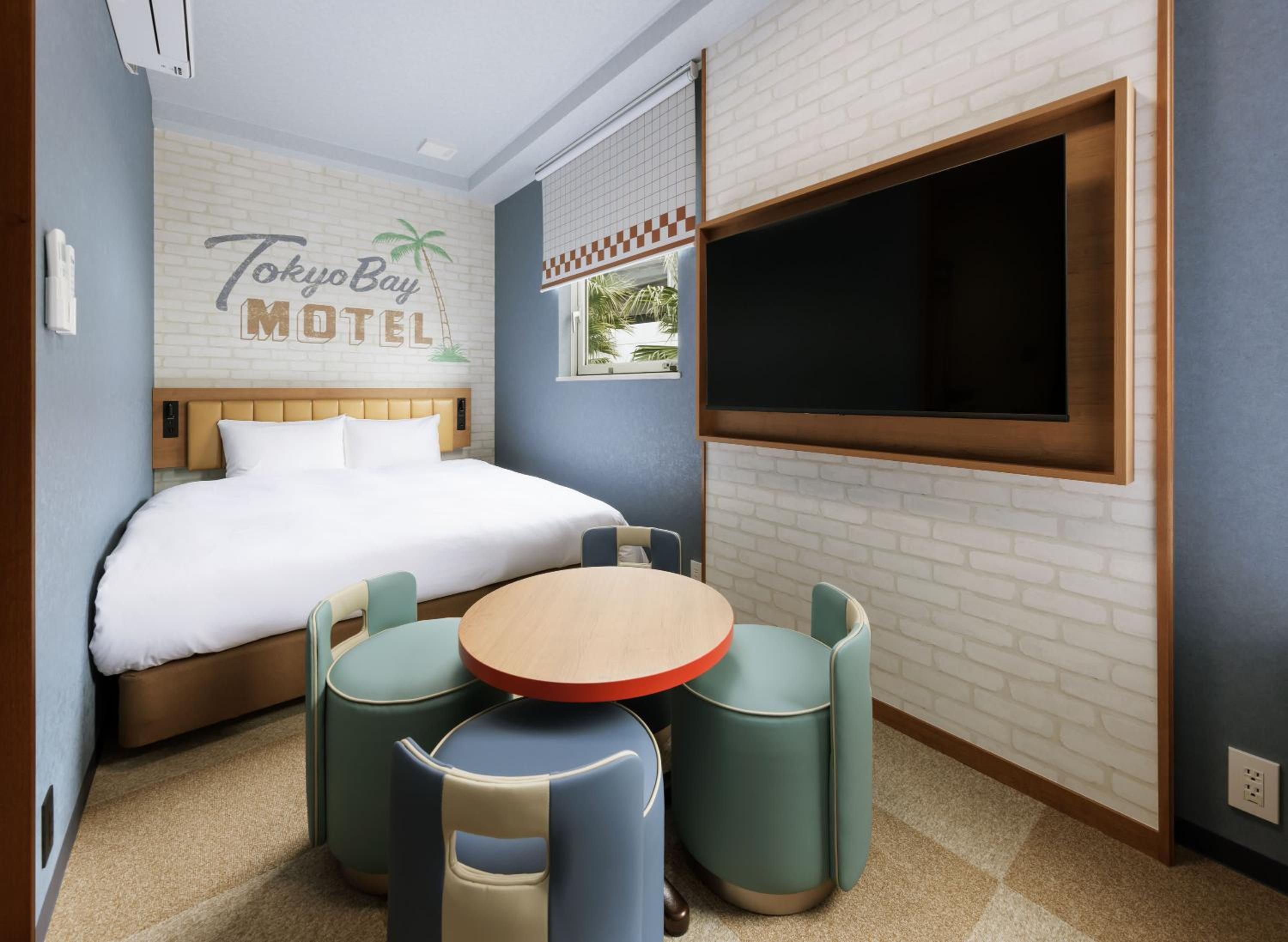 Renovated, Bay, Concept, 2 Queen Beds, Theme Building