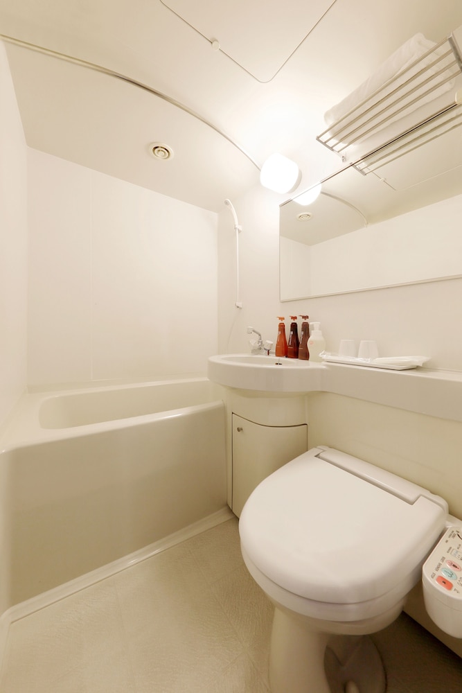Keio Presso Inn Nihonbashi Kayabacho 48/50