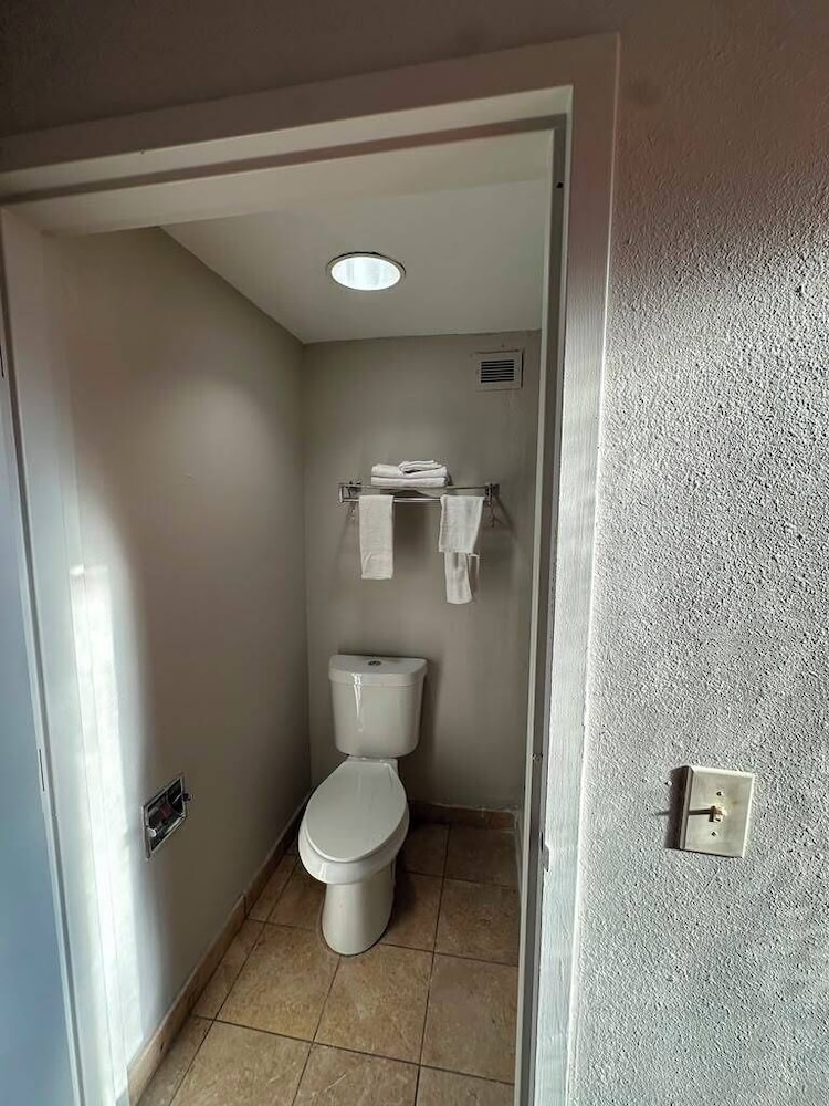Budgetel Inns & Suites - Atlanta Galleria Stadium 24/25