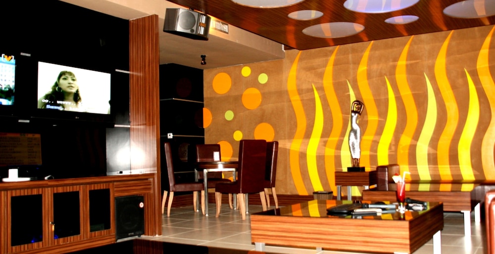 GRAND PASUNDAN CONVENTION HOTEL 56/65