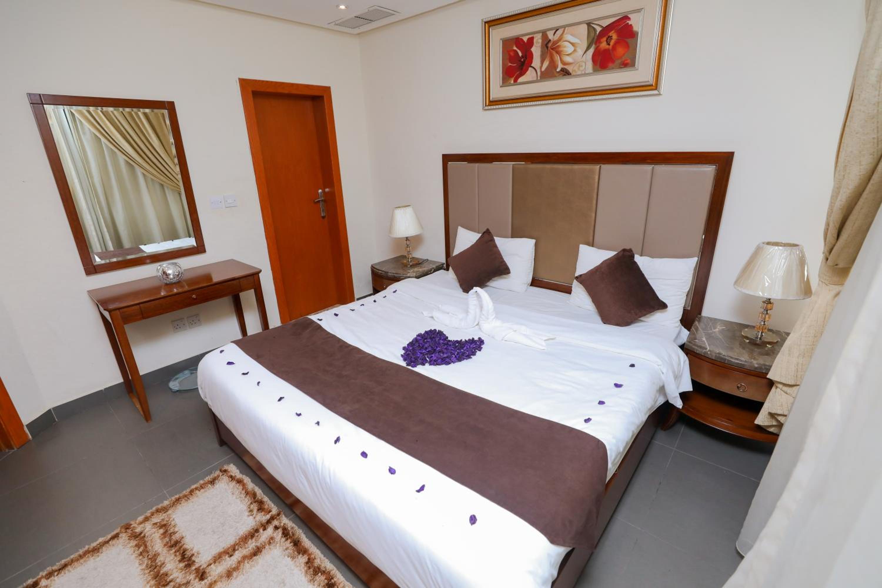 1 BEDROOM, APARTMENT, PARTIAL SEA VIEW