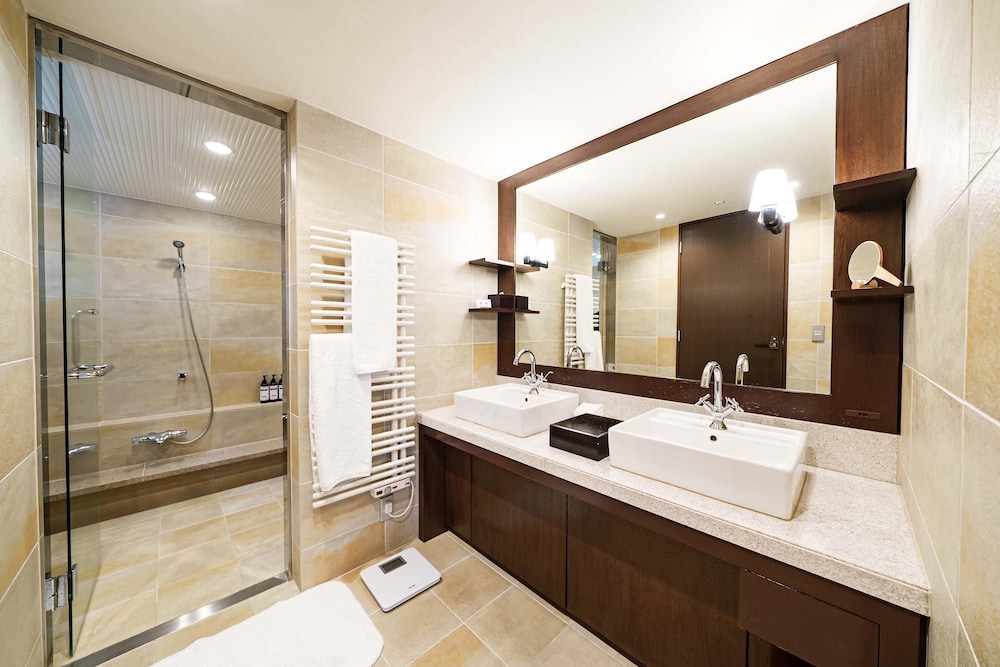 Hyatt Regency Hakone Resort and Spa 75/76