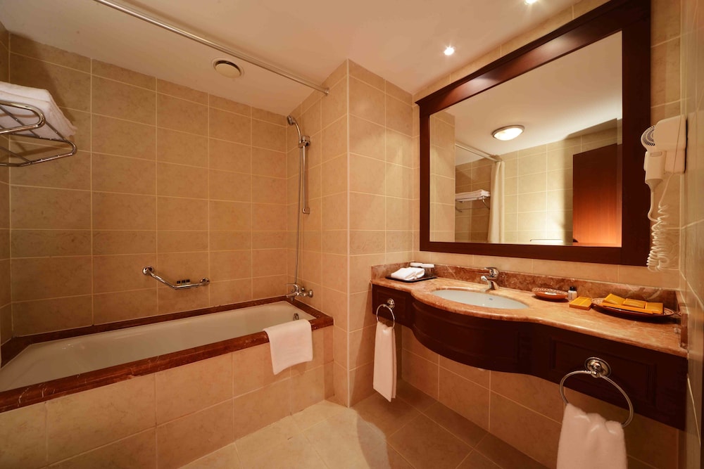 Lotte City Hotel Tashkent Palace 63/64