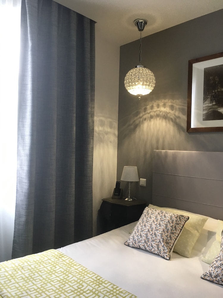 Brit Hotel Acacias 10/69