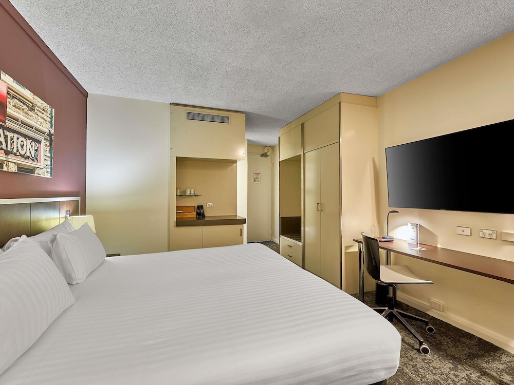 Mercure Perth on Hay 18/50