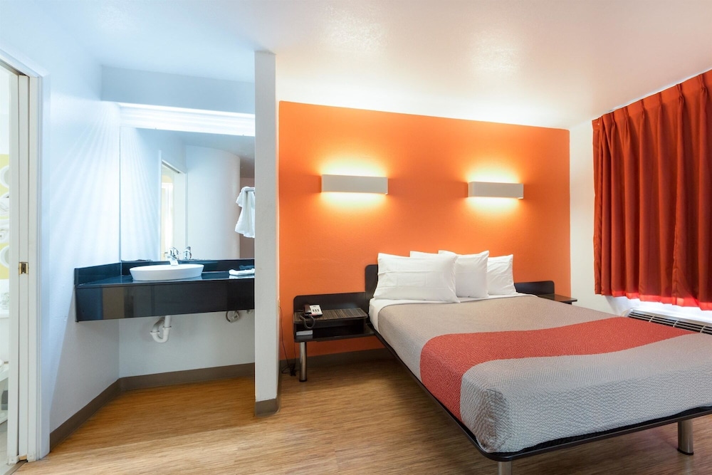 Motel6 Dallas, TX - Northeast 23/45