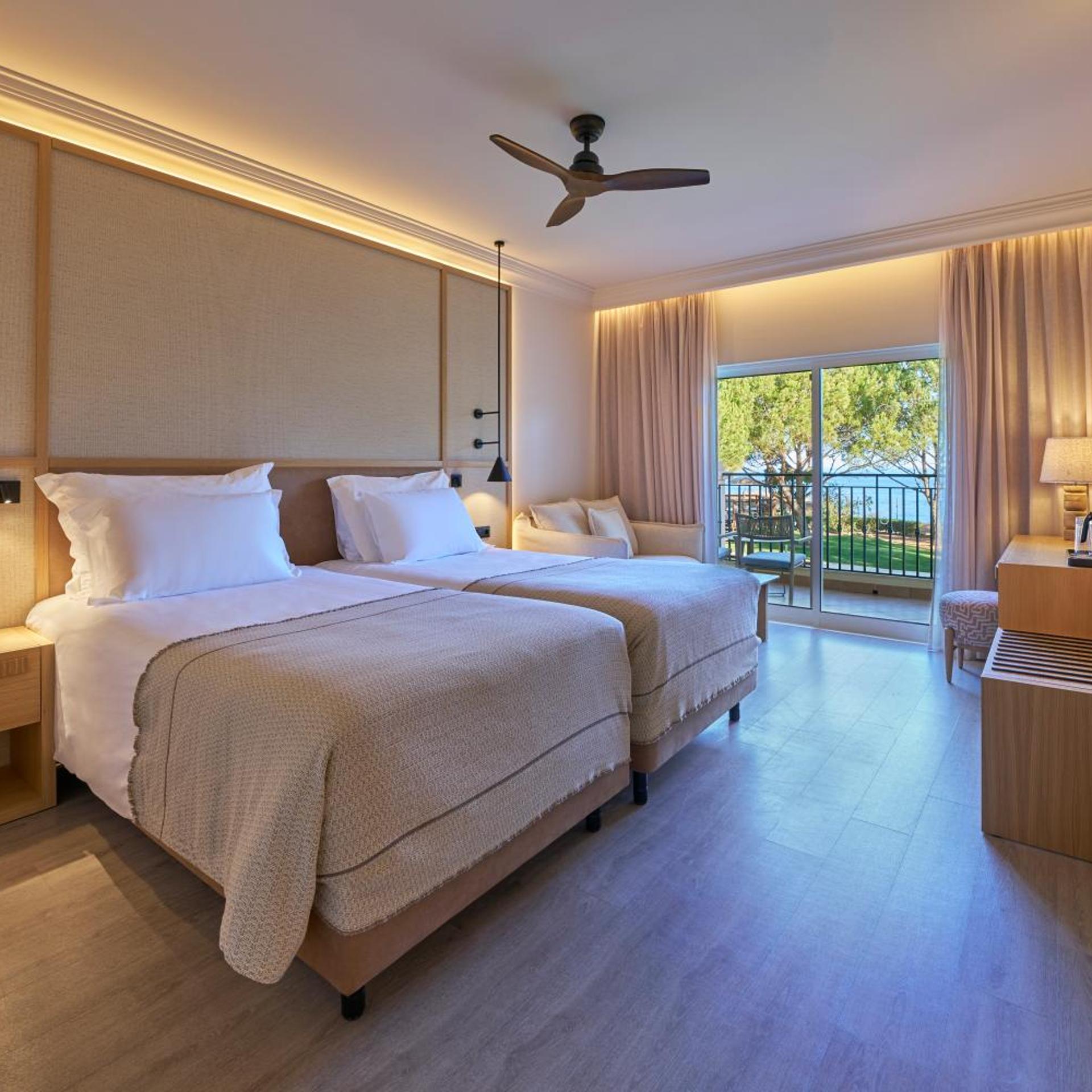 Standard, Double or Twin Bed, Sea View
