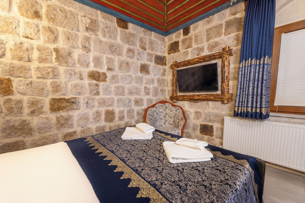 Kayatas Hotel 33/45