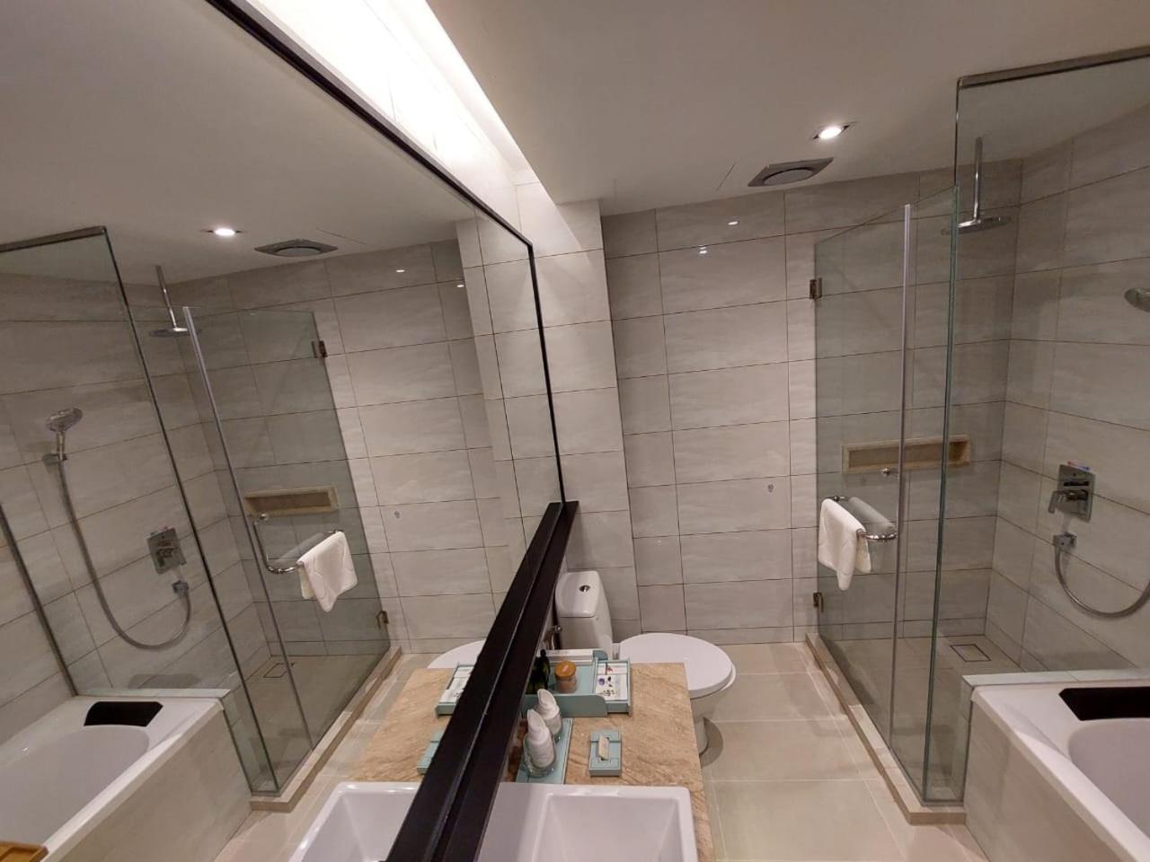 CHRISTEE SUITES 36/37