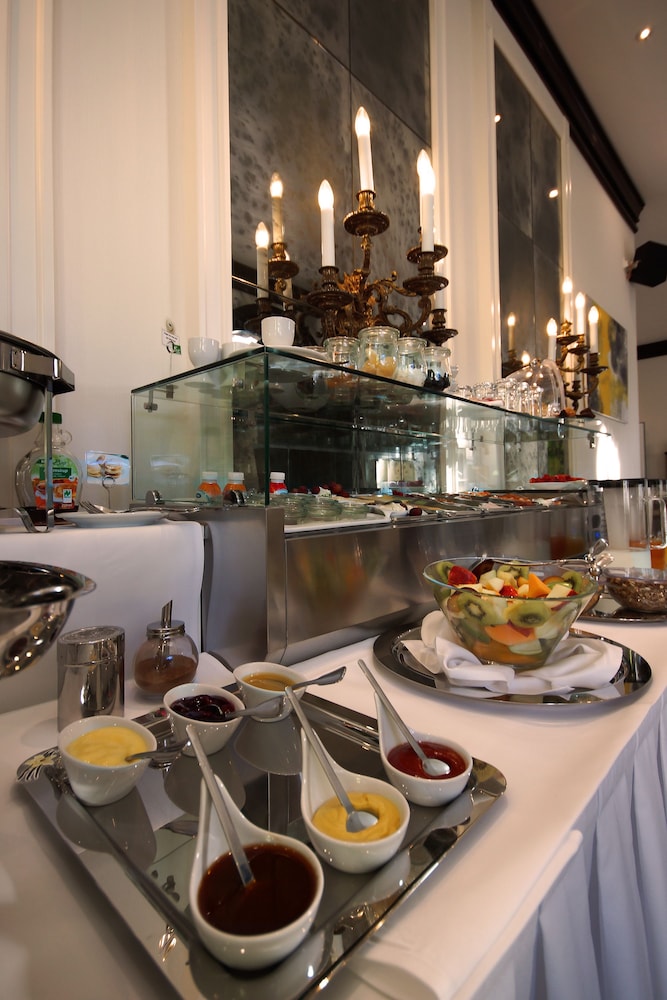 Apartmenthotel Kaiser Karl 33/42
