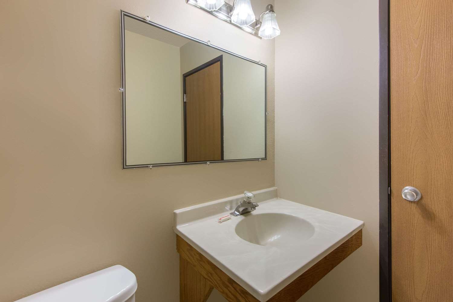 Super 8 by Wyndham Youngstown/Austintown 12/12