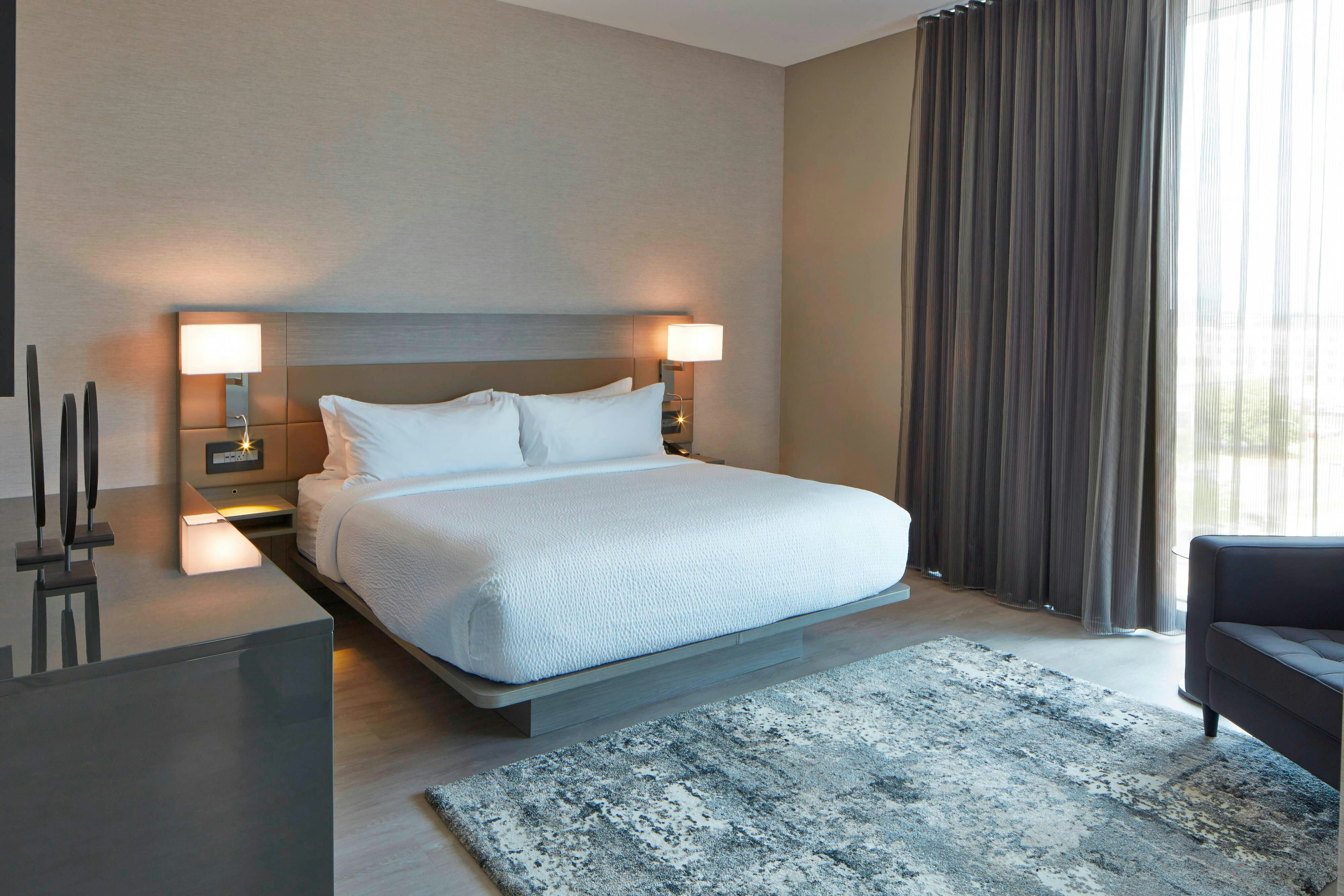 Suite, King Bed