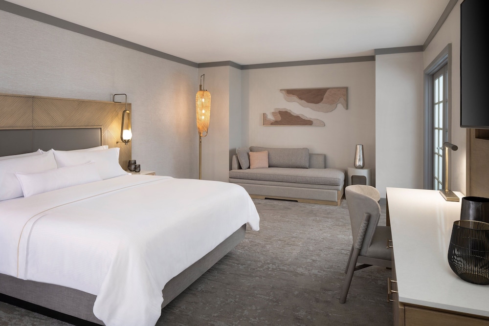 1 Bedroom, Suite, King Bed, Resort View