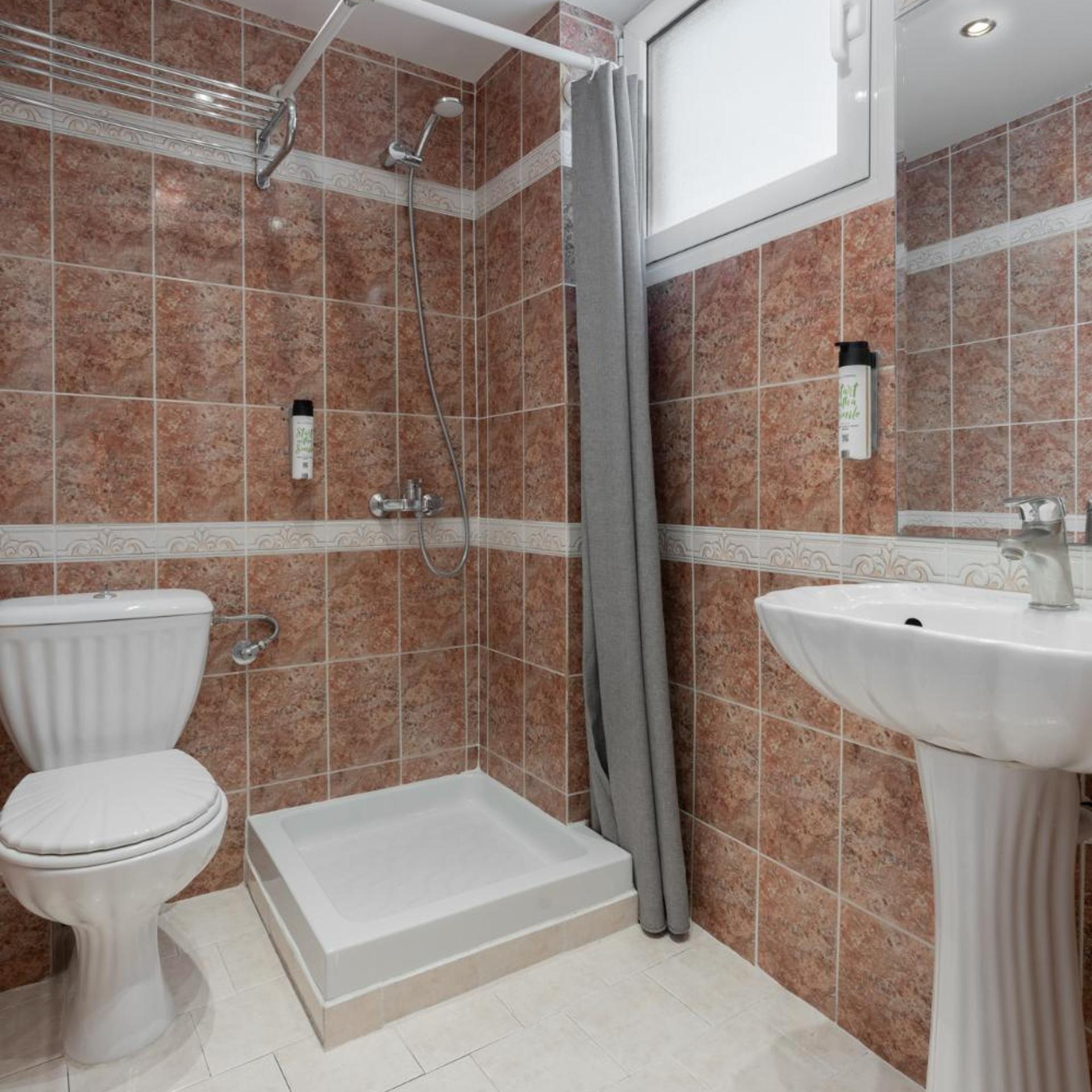 غرفة بسرير مزدوج بإطلالة على البحر بشرفة، Piraeus City Hotel 9/10