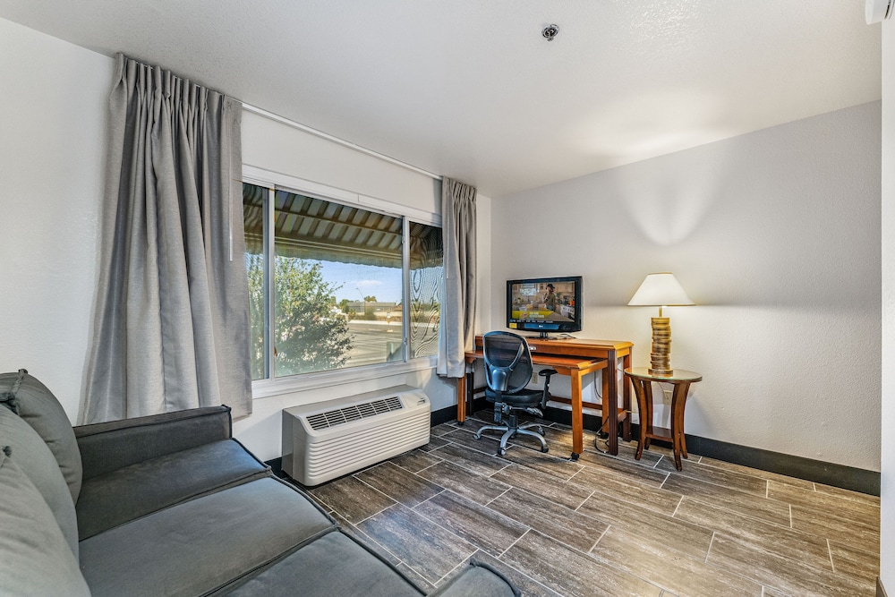 Metro Tempe Extended Stay 38/55