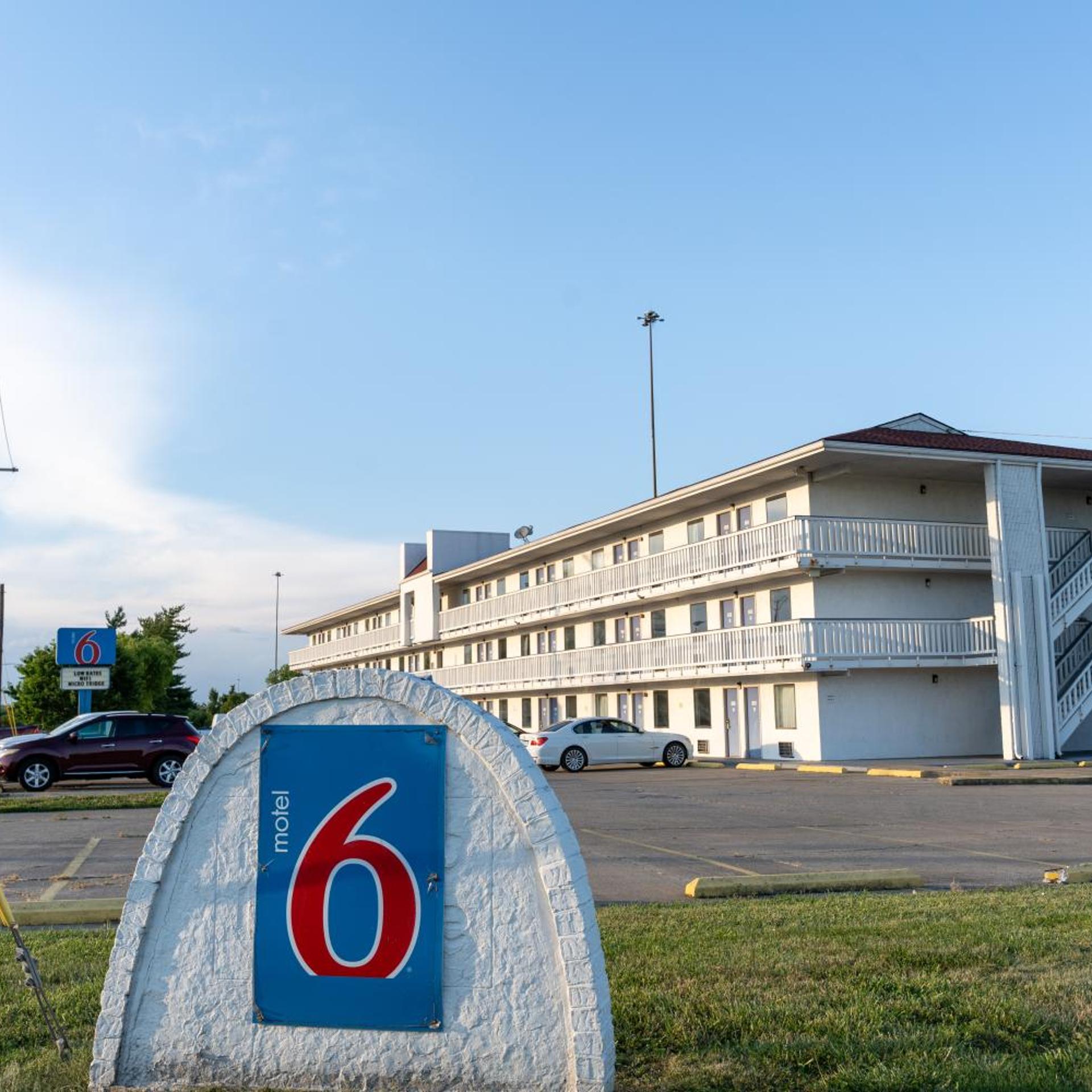 Motel6 Cincinnati, OH 45/49