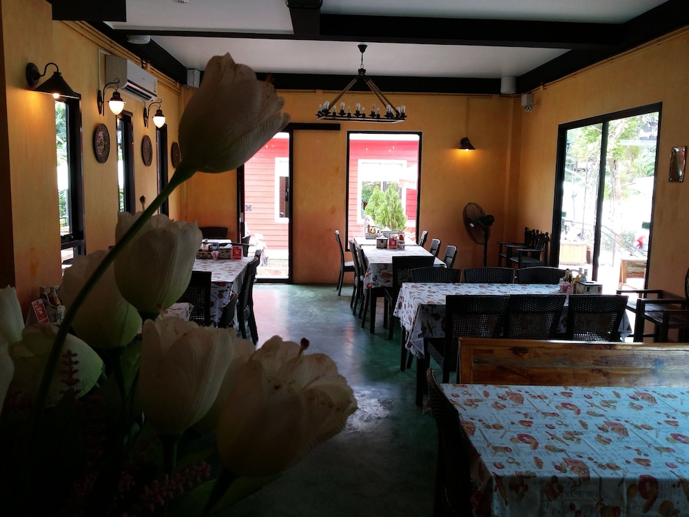 Stamp Hills Resort And Restaurant 52/71