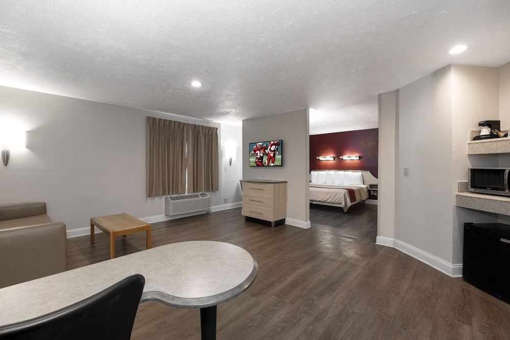 Red Roof Inn Indianapolis - Greenwood 20/24