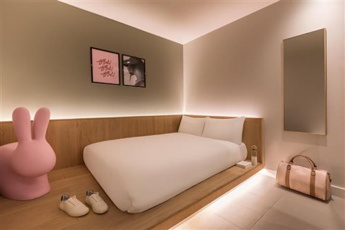 Room, Double Bed, No Window