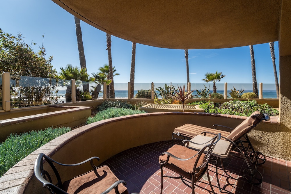 Pacific Terrace Hotel 5/92