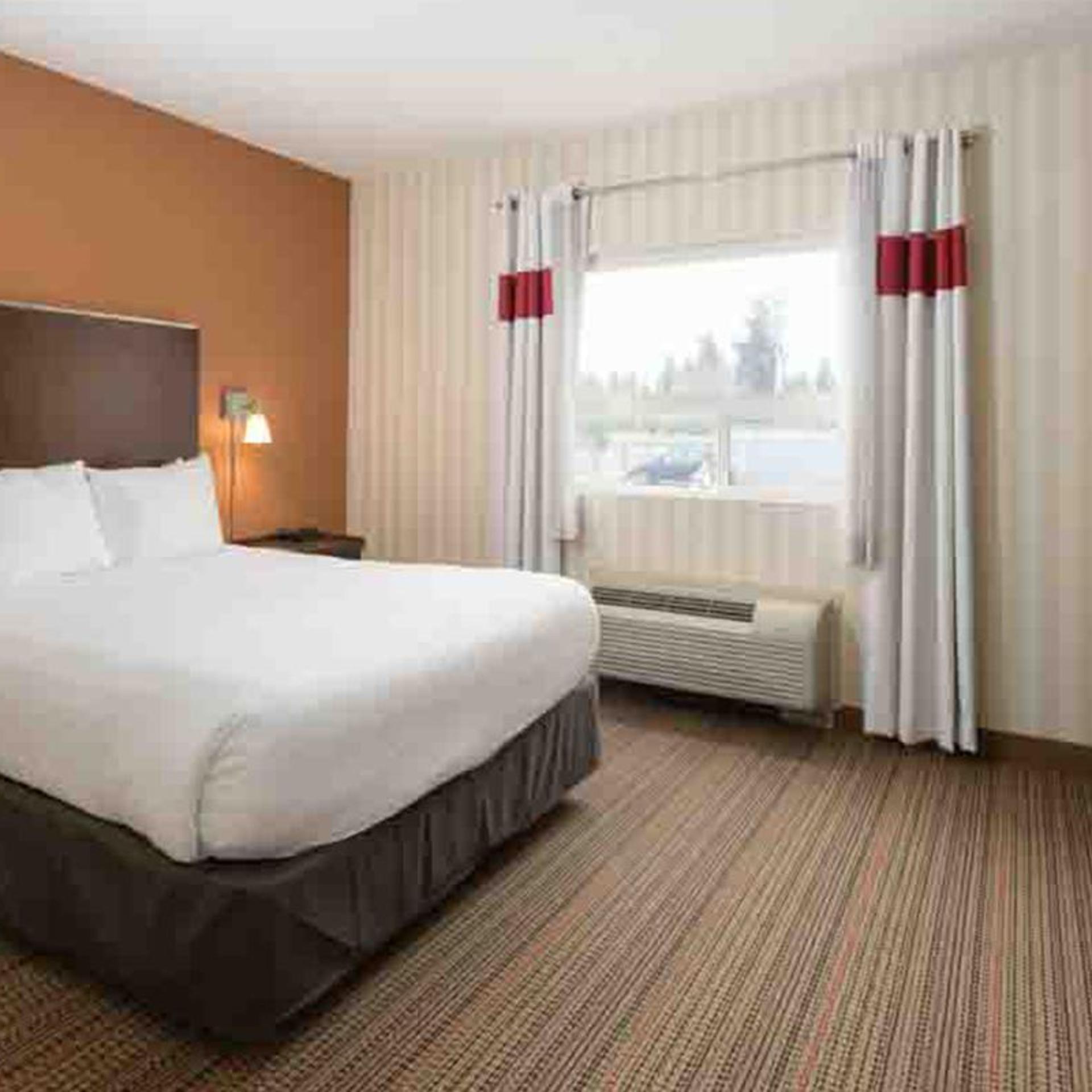 2 Bedrooms, Suite, 1.5 Bathrooms، Four Points By Sheraton Prince George 2/10