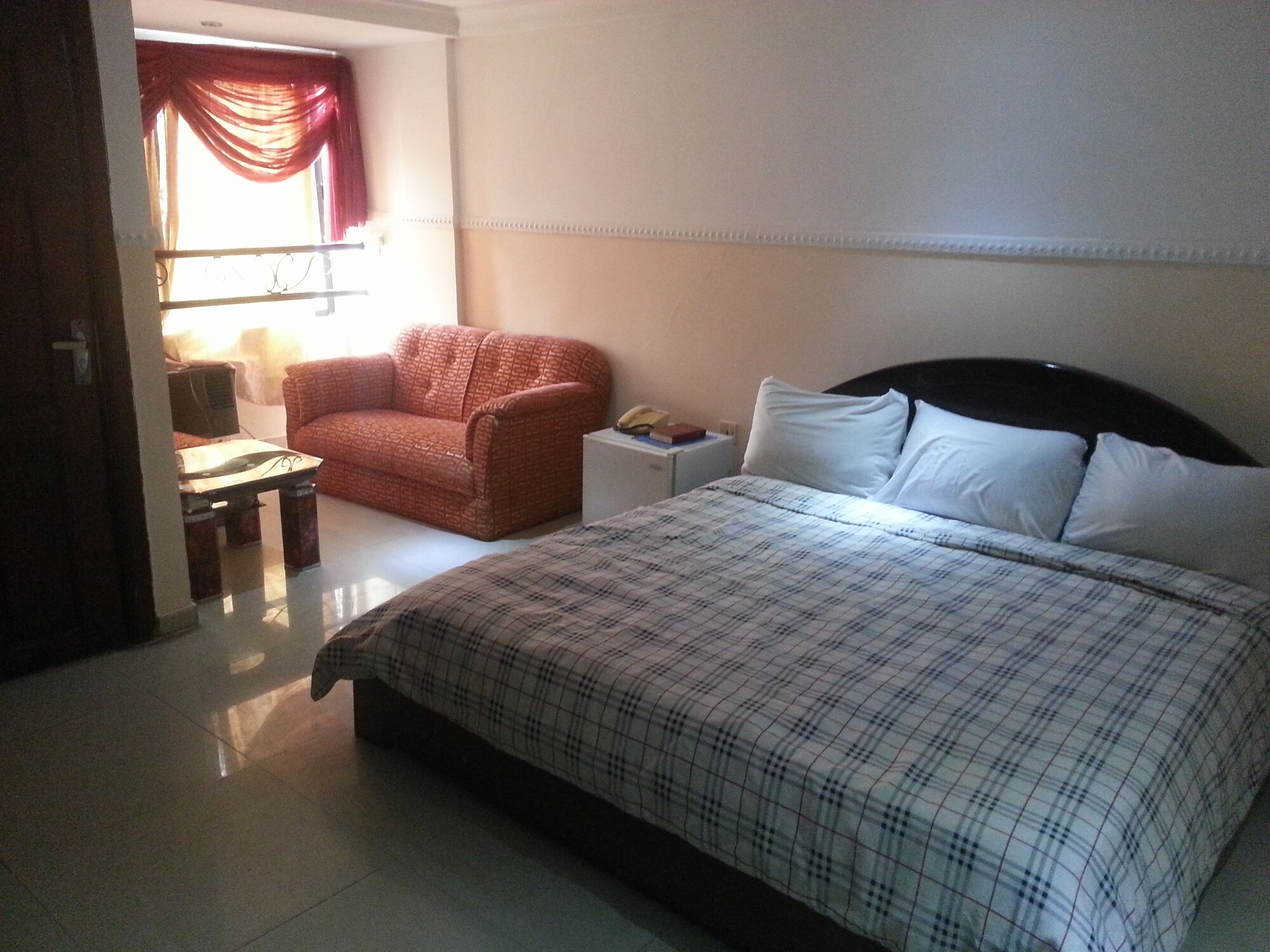 DELUXE, DOUBLE BED