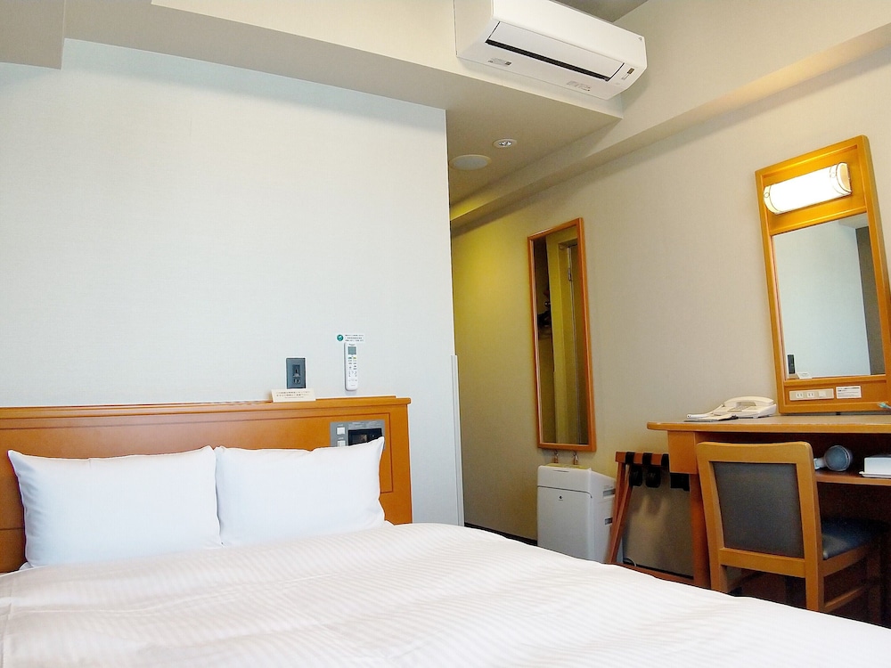SEMI ROOM, SEMI DOUBLE BED