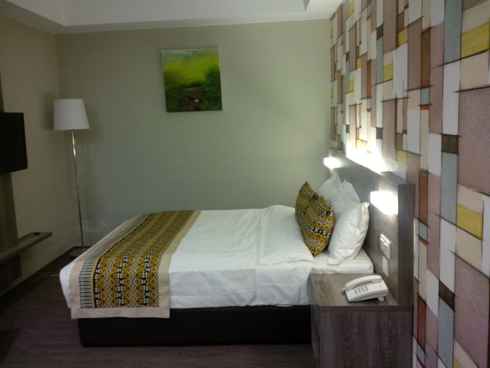 Ajang Hotel 27/48