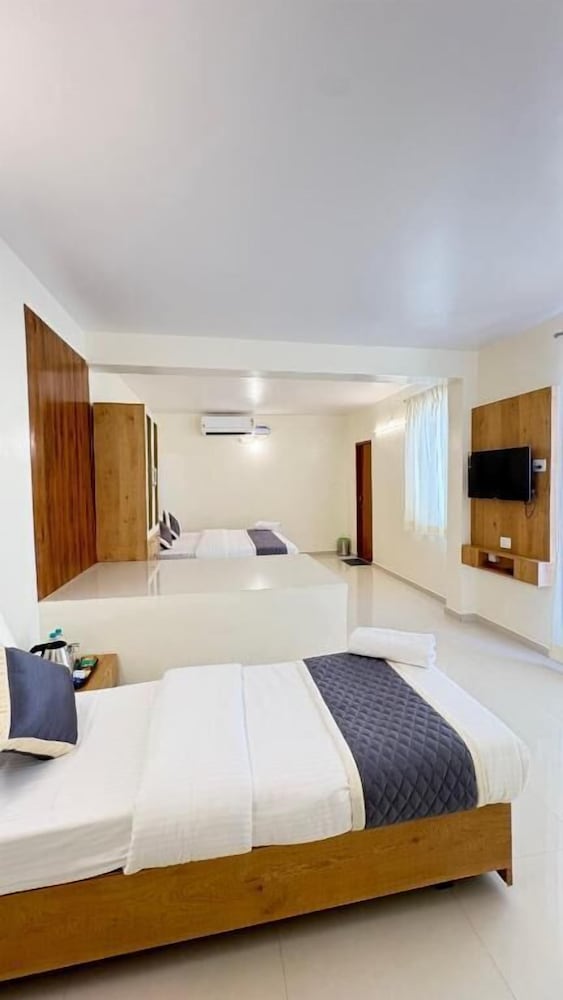 Sai Grand Villas and Hotel 25/50