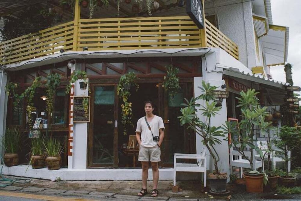 Past Tense Hostel 8/50