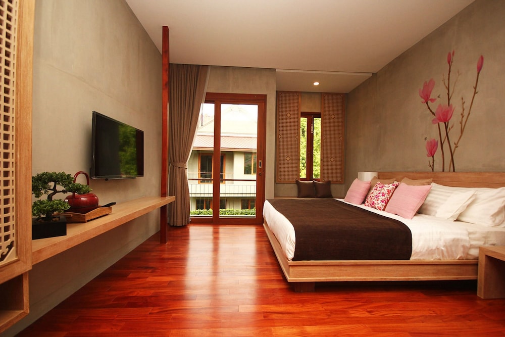 Chu Hotel 22/77