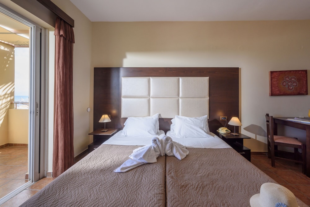 Theo Hotel 24/63