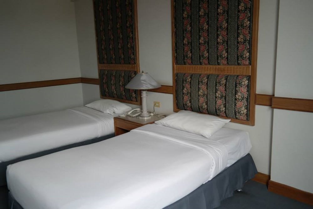 DELUXE, TWIN BEDS