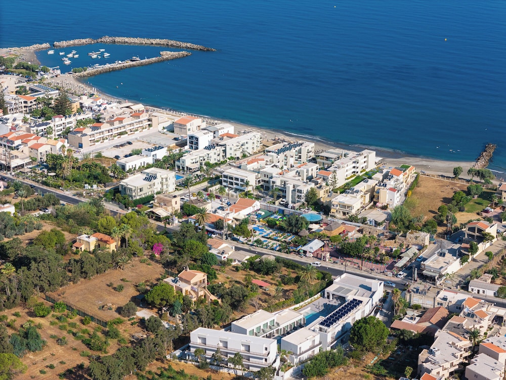 Phos Hotel - Adults Only 51/54