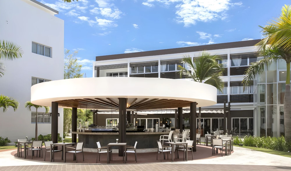 Blue Beach Punta Cana Luxury Resorts 3/47