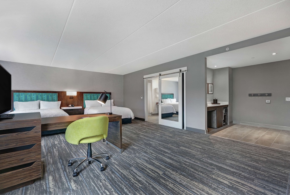 Hampton Inn Peterborough 23/40