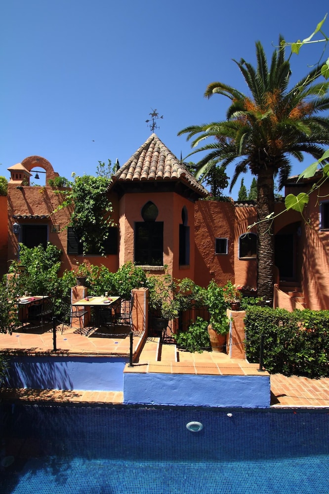 Amanhavis Hotel 37/41