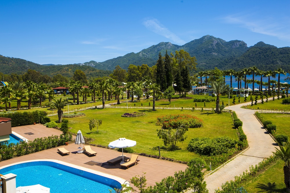Fortezza Beach Resort 66/70
