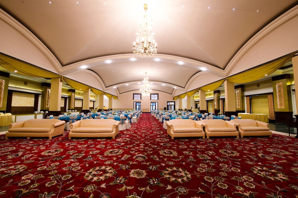 HOTEL MAJESTIC GRAND 18/18