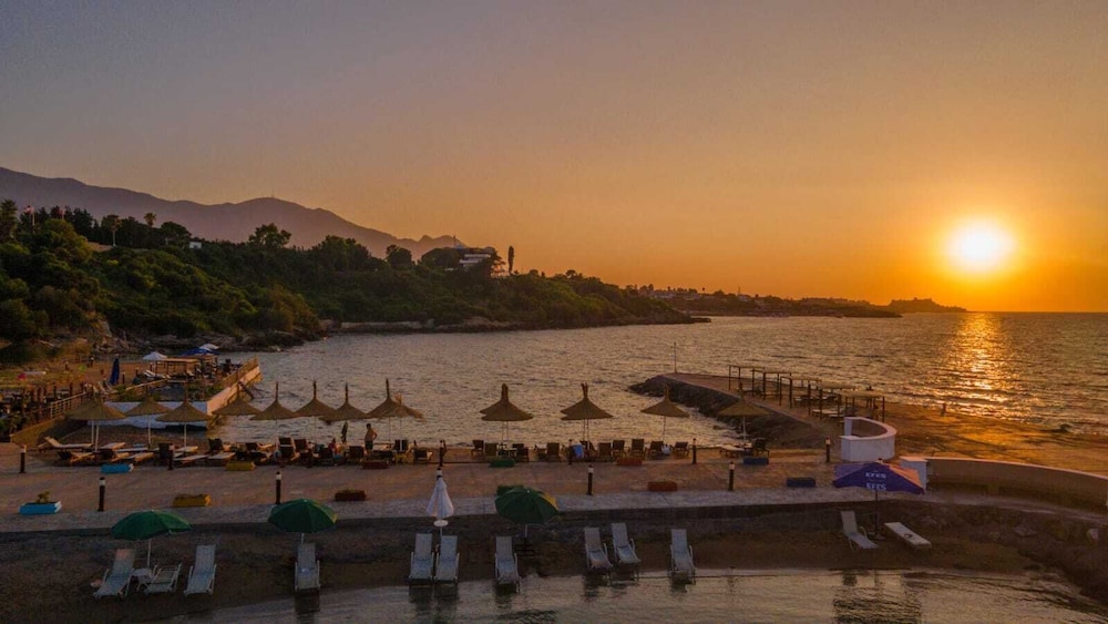 ADA BEACH HOTEL 33/50