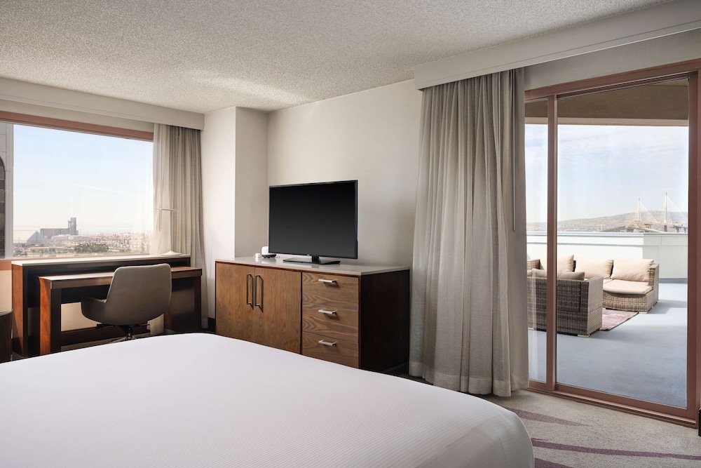 Hilton Long Beach 30/85