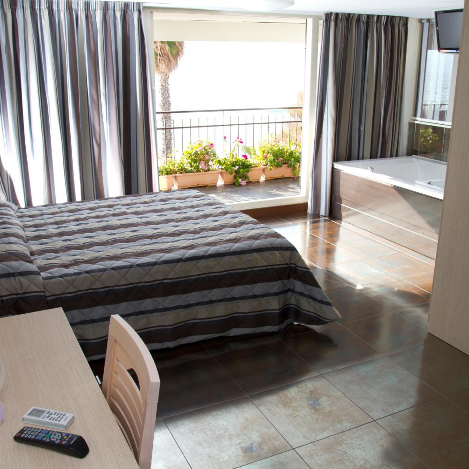 Hotel Centosedici 24/50