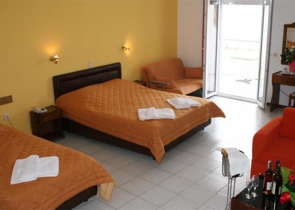 ROOM, DOUBLE BED