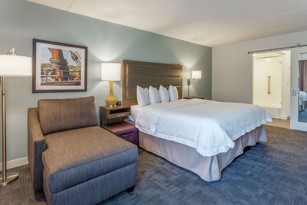 Hampton Inn Groton 18/56