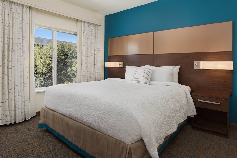 1 BEDROOM, SUITE, ACCESSIBLE